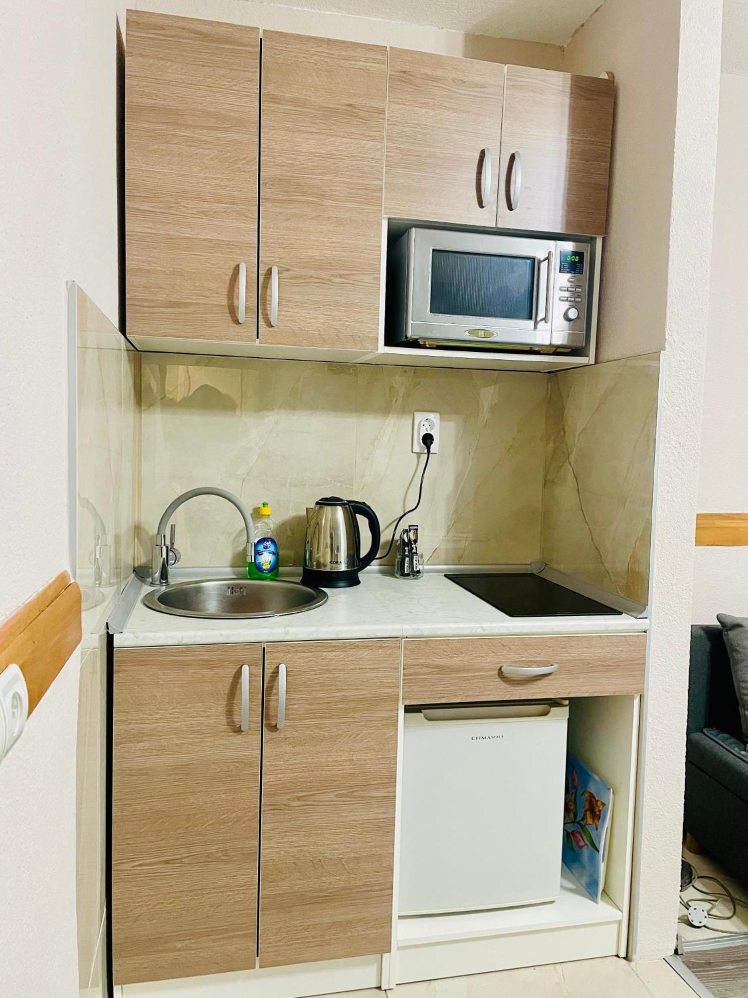 Apartment T&n Studio-center-free Parking,ac,train-bus Station *