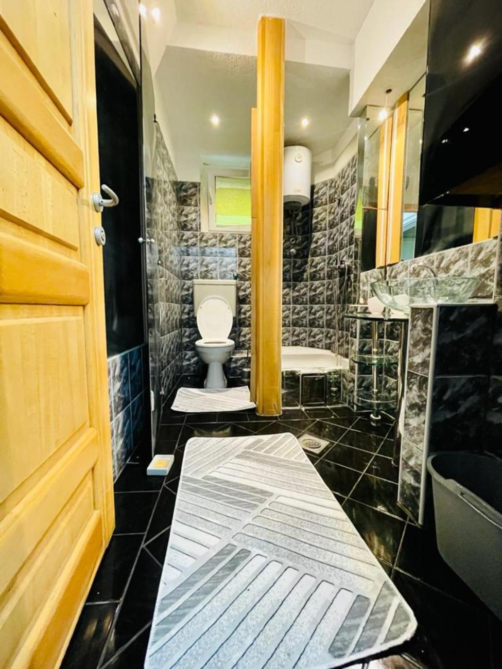 Apartment T&n Studio-center-free Parking,ac,train-bus Station Sarajevo