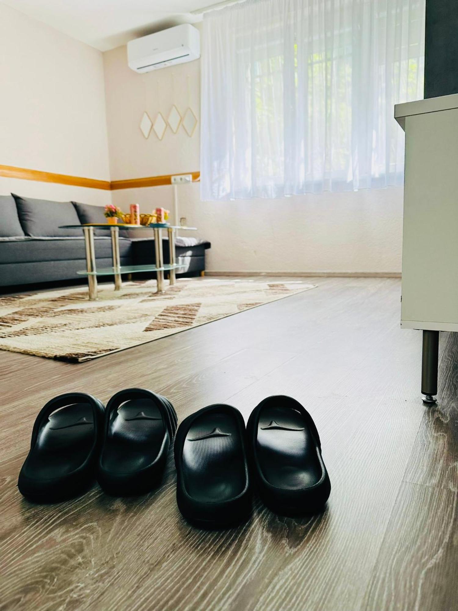 Apartment T&n Studio-center-free Parking,ac,train-bus Station