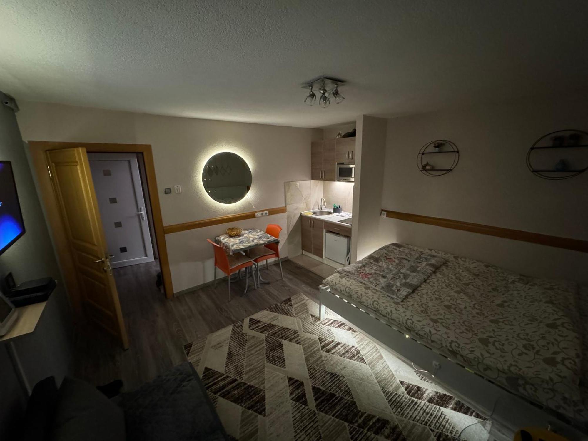T&n Studio-center-free Parking,ac,train-bus Station *